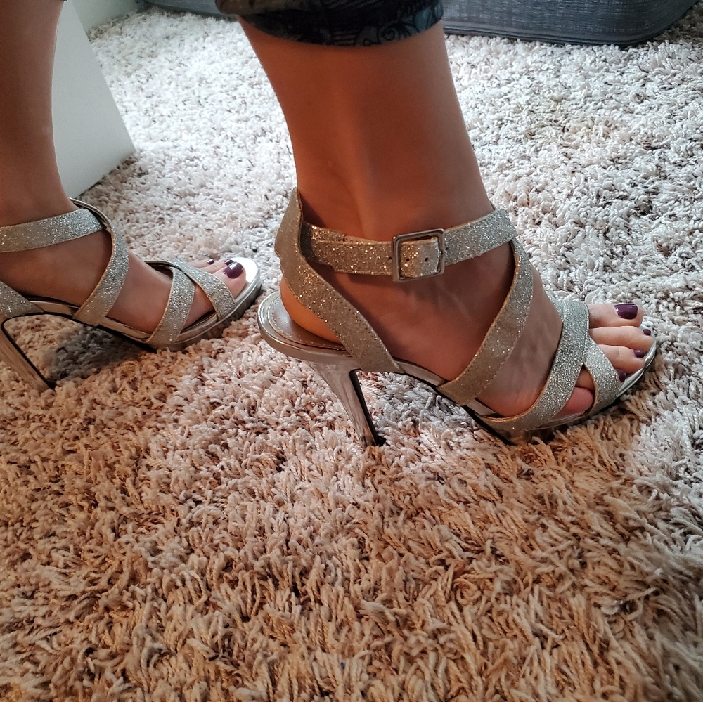 Silver heels - Picture 4 of 4